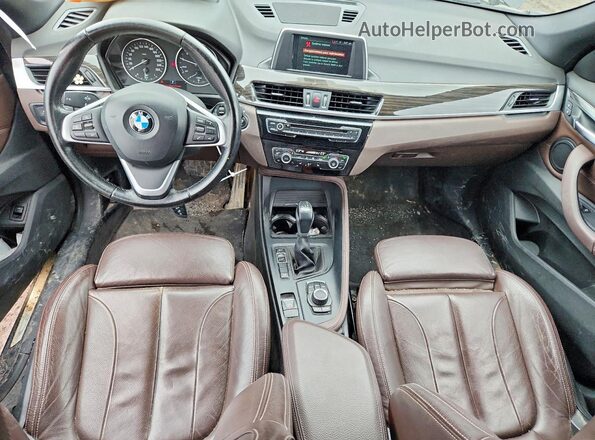 WBXHT3C3XJ5K30105 2018 BMW X1 Черный Вид панели приборов