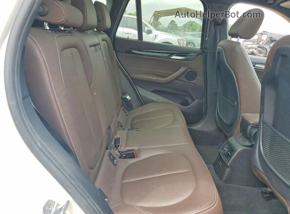 WBXHT3C55K5L37257 2019 BMW X1 White Widok wnętrza z tyłu