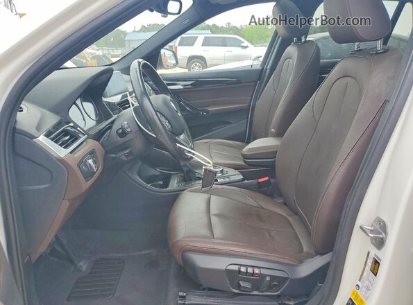 WBXHT3C55K5L37257 2019 BMW X1 White Widok wnętrza z przodu