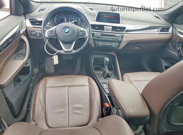 WBXHT3C55K5L37257 2019 BMW X1 White Widok deski rozdzielczej