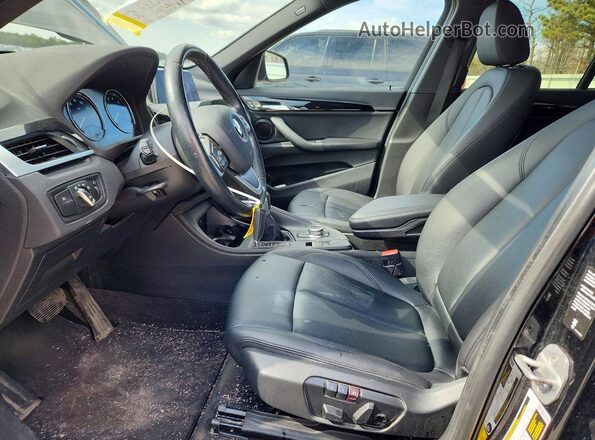 WBXHT3C5XK5L91007 2019 BMW X1 Черный Вид салона спереди