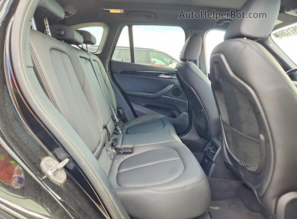 WBXHT3C5XK5L91007 2019 BMW X1 Черный Вид задней части салона