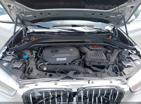 WBXHT3Z39H4A56165 2017 BMW X1 Серебряный Вид сзади