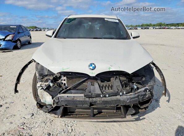 WBXHU7C32J5L07599 2018 BMW X1 Белый Вид спереди