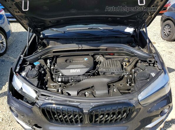 WBXHU7C37J5L09784 2018 BMW X1 Charcoal Vista del compartimento del motor