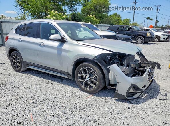 WBXJG7C01L5R26809 2020 BMW X1 Серебряный Передняя правая четверть