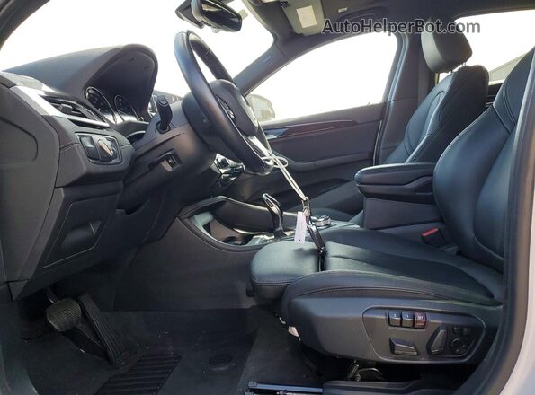 WBXYH9C00L5P59480 2020 BMW X2 White Widok wnętrza z przodu