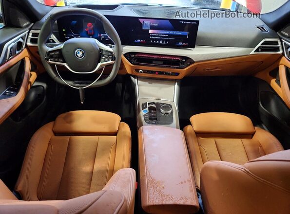 WBY23HD06SFU41820 2025 BMW I4 Красный Вид панели приборов