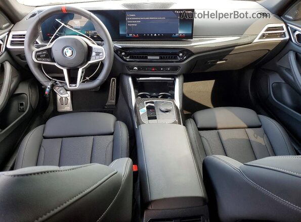 WBY33HD01SFV82279 2025 BMW I4 Gray Vista del salpicadero