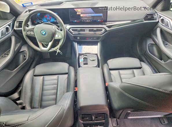 WBY43AW00RFT40375 2024 BMW I4 Black Vista del salpicadero