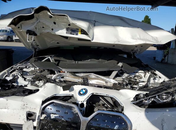 WBY43AW05RFS74809 2024 BMW I4 White Vista interior trasera