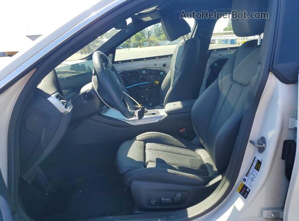 WBY43AW08RFS74593 2024 BMW I4 White Vista interior delantera