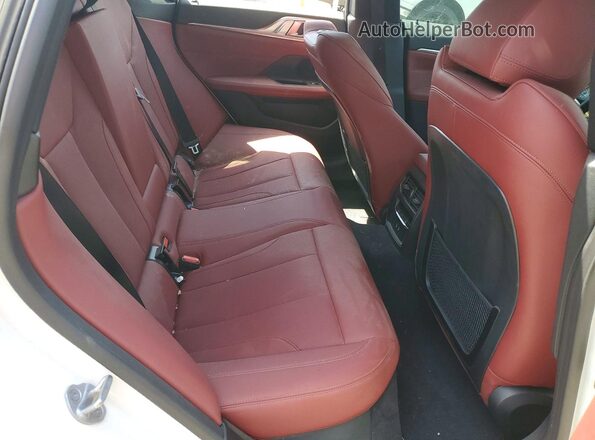 WBY43AW0XRFR52034 2024 BMW I4 White Vista de los asientos traseros