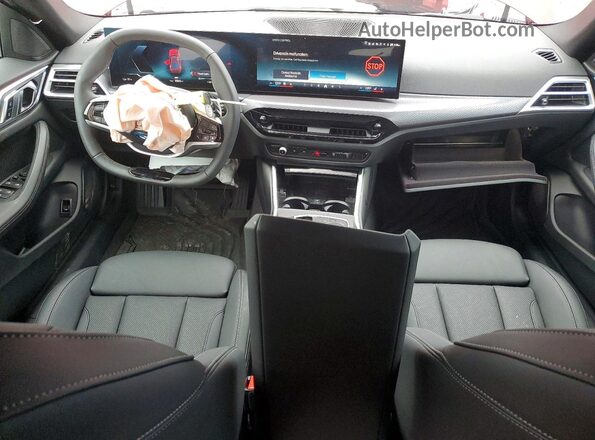 WBY43HD09SFU78272 2025 BMW I4 Красный Вид панели приборов