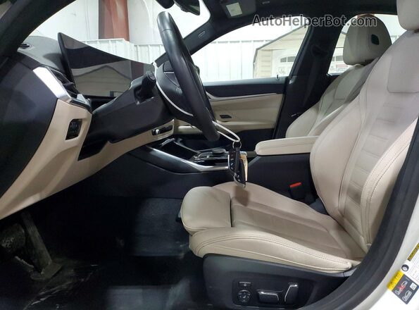 WBY83FB07RFS48104 2024 BMW I4 White Vista interior delantera