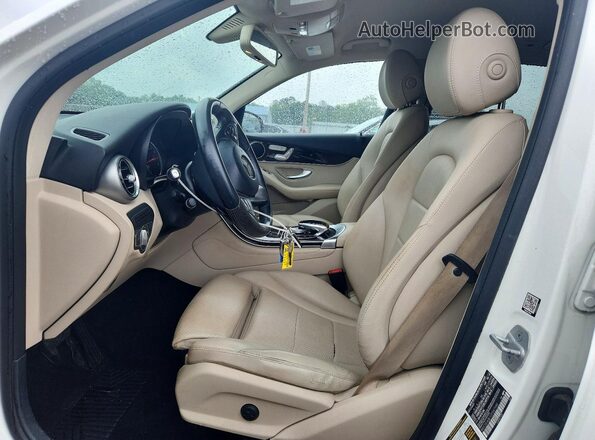 WDC0G4JB1GF047980 2016 MERCEDES-BENZ GLC-CLASS White Front interior view