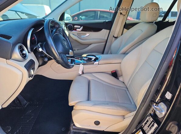 WDC0G4JB7HF120352 2017 MERCEDES-BENZ GLC-CLASS Черный Вид салона спереди