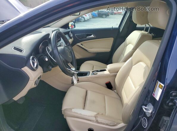 WDCTG4EB0HJ350402 2017 MERCEDES-BENZ GLA Blue Вид салону спереду