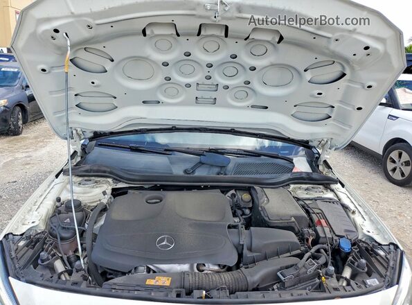 WDCTG4EB0JJ406859 2018 MERCEDES-BENZ GLA White Widok wnętrza z tyłu