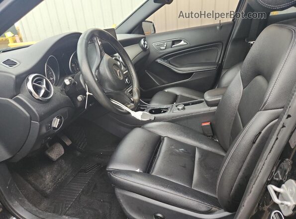 WDCTG4EB0JJ450098 2018 MERCEDES-BENZ GLA Black Вид салону спереду