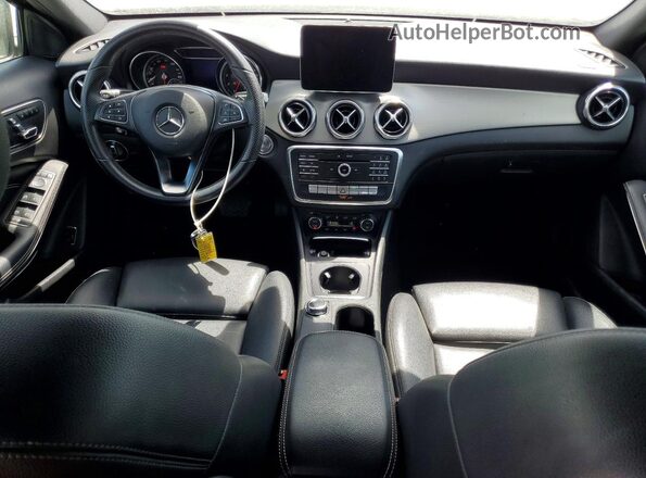 WDCTG4EB0KU014481 2019 MERCEDES-BENZ GLA Black წინა პანელის ხედი