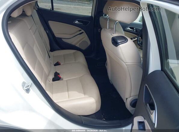 WDCTG4EB1GJ223222 2016 MERCEDES-BENZ GLA 250 White Widok naklejki z numerem VIN