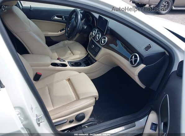 WDCTG4EB1GJ223222 2016 MERCEDES-BENZ GLA 250 White Widok wnętrza z przodu