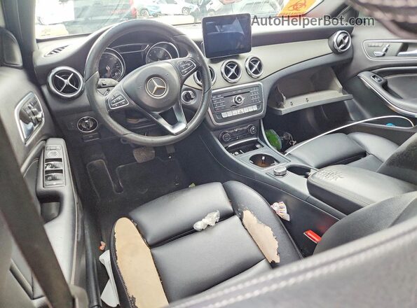 WDCTG4EB1JJ406269 2018 MERCEDES-BENZ GLA White Առջևի վահանակի տեսք