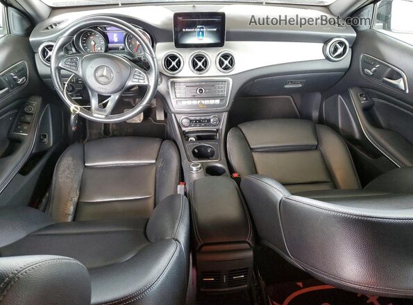 WDCTG4EB2JJ439846 2018 MERCEDES-BENZ GLA Black Widok deski rozdzielczej