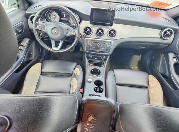 WDCTG4EB3HJ353374 2017 MERCEDES-BENZ GLA Silver წინა პანელის ხედი