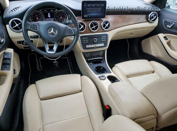 WDCTG4EB3JJ479482 2018 MERCEDES-BENZ GLA White Widok deski rozdzielczej