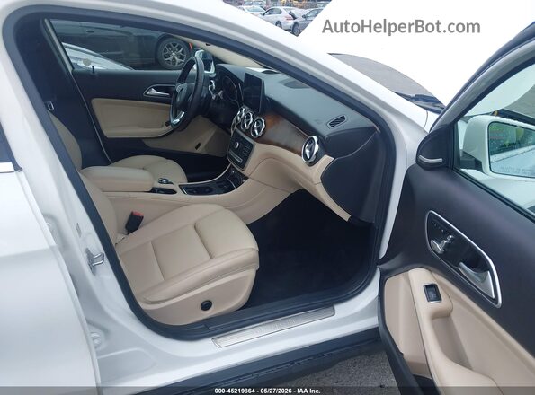 WDCTG4EB3KU004205 2019 MERCEDES-BENZ GLA 250 White წინა სალონის ხედი