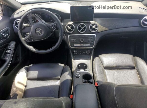 WDCTG4EB5JJ421275 2018 MERCEDES-BENZ GLA White Widok deski rozdzielczej