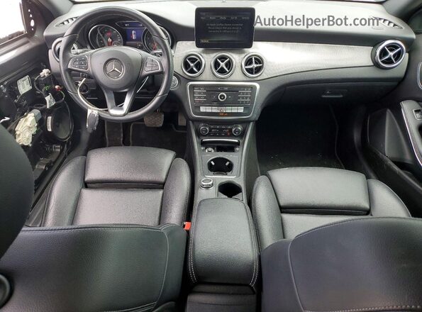WDCTG4EB5JJ444426 2018 MERCEDES-BENZ GLA Gray Вид панелі приладів