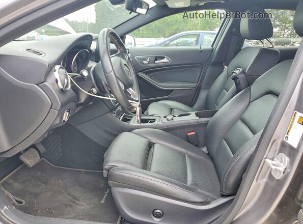 WDCTG4EB5JJ444426 2018 MERCEDES-BENZ GLA Gray Вид салону спереду