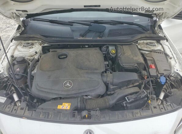 WDCTG4EB5JJ504821 2018 MERCEDES-BENZ GLA White Widok komory silnika