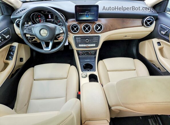 WDCTG4EB8JJ393309 2018 MERCEDES-BENZ GLA White Widok deski rozdzielczej