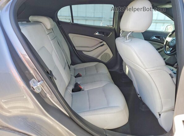 WDCTG4EB8JJ455789 2018 MERCEDES-BENZ GLA Gray Vista de los asientos traseros