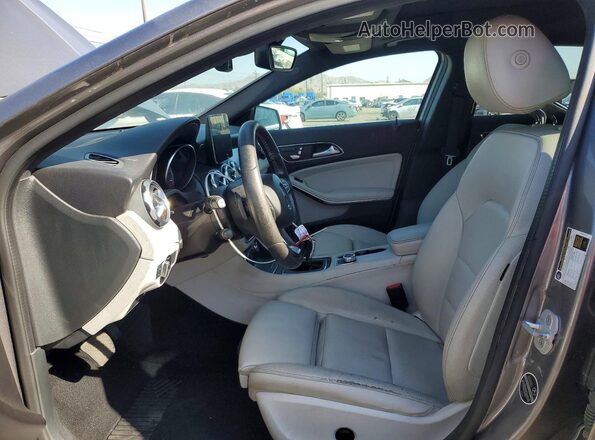 WDCTG4EB8JJ455789 2018 MERCEDES-BENZ GLA Gray Vista interior delantera