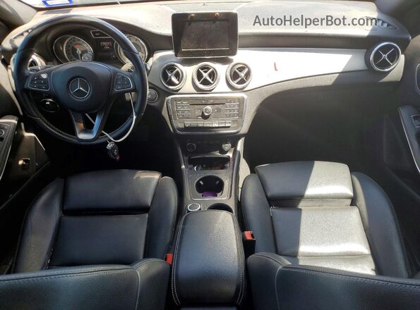 WDCTG4EBXGJ234705 2016 MERCEDES-BENZ GLA Black Vista del salpicadero