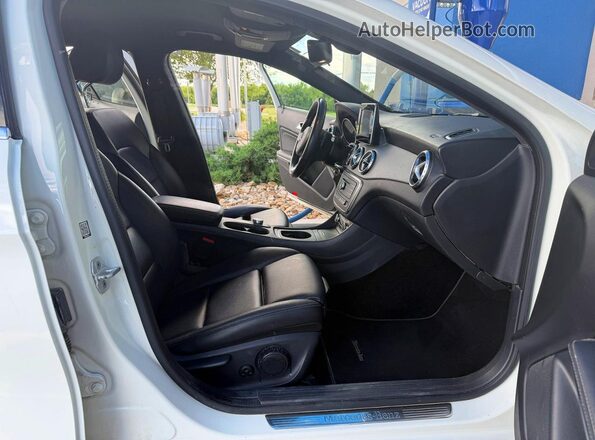 WDCTG4EBXGJ256753 2016 MERCEDES-BENZ GLA White Вид спереду