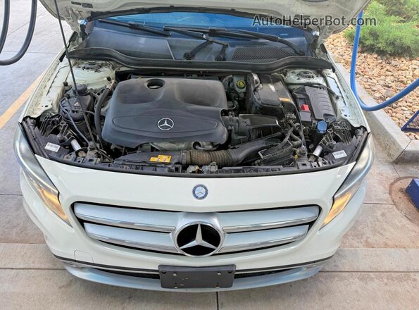 WDCTG4EBXGJ256753 2016 MERCEDES-BENZ GLA White Вид салону спереду