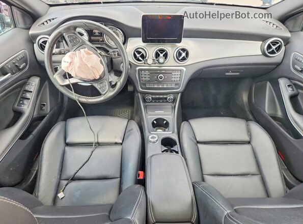 WDCTG4EBXHJ307038 2017 MERCEDES-BENZ GLA Черный Вид панели приборов