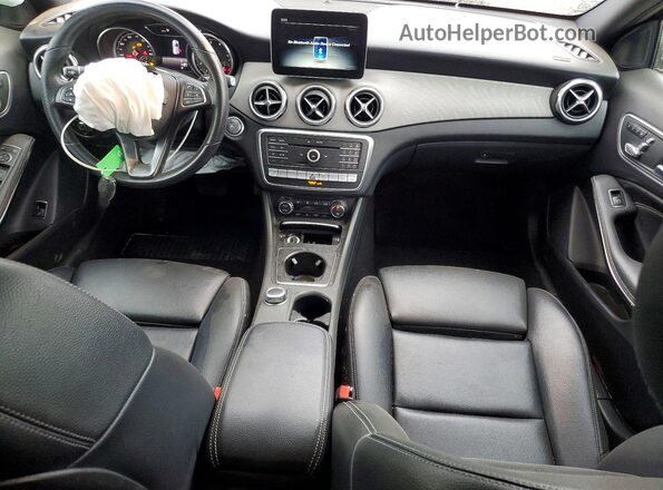WDCTG4GB2LU026744 2020 MERCEDES-BENZ GLA Black Առջևի վահանակի տեսք