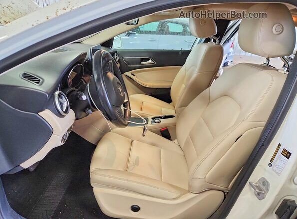 WDCTG4GB7GJ203036 2016 MERCEDES-BENZ GLA Белый Вид салона спереди