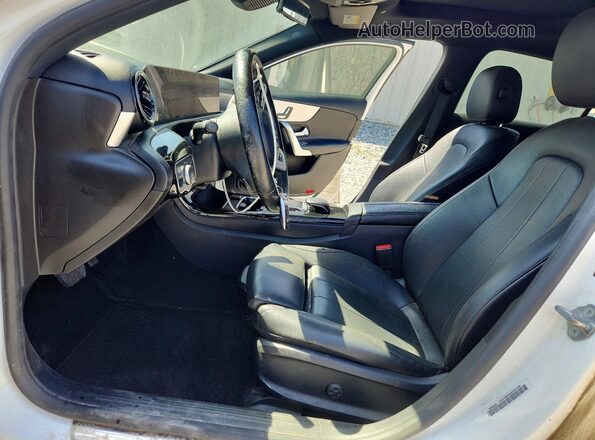 WDD3G4EB1KW001447 2019 MERCEDES-BENZ A Белый Вид салона спереди