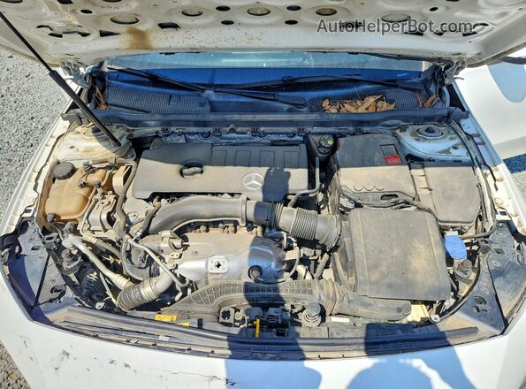 WDD3G4EB1KW001447 2019 MERCEDES-BENZ A Белый Вид задней части салона
