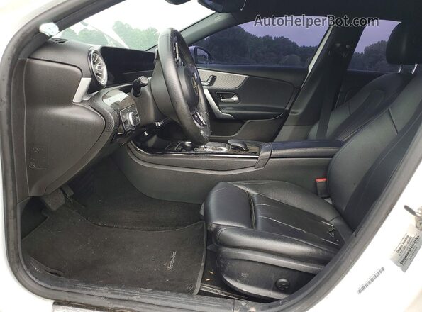 WDD3G4EB7KW000724 2019 MERCEDES-BENZ A White წინა სალონის ხედი