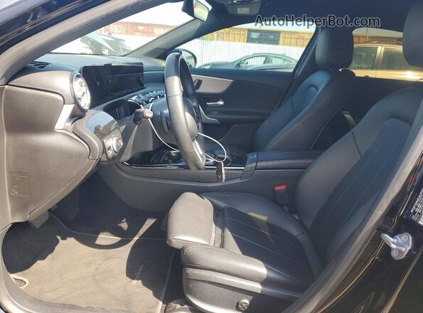 WDD3G4EBXKW021146 2019 MERCEDES-BENZ A Черный Вид салона спереди