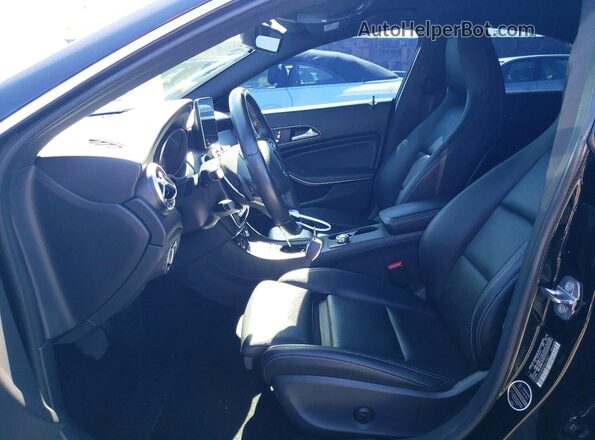 WDDSJ4EB0JN639822 2018 MERCEDES-BENZ CLA-CLASS Black Widok wnętrza z przodu